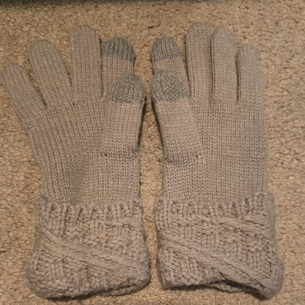 Sonoma Cozy Gray Knit Gloves